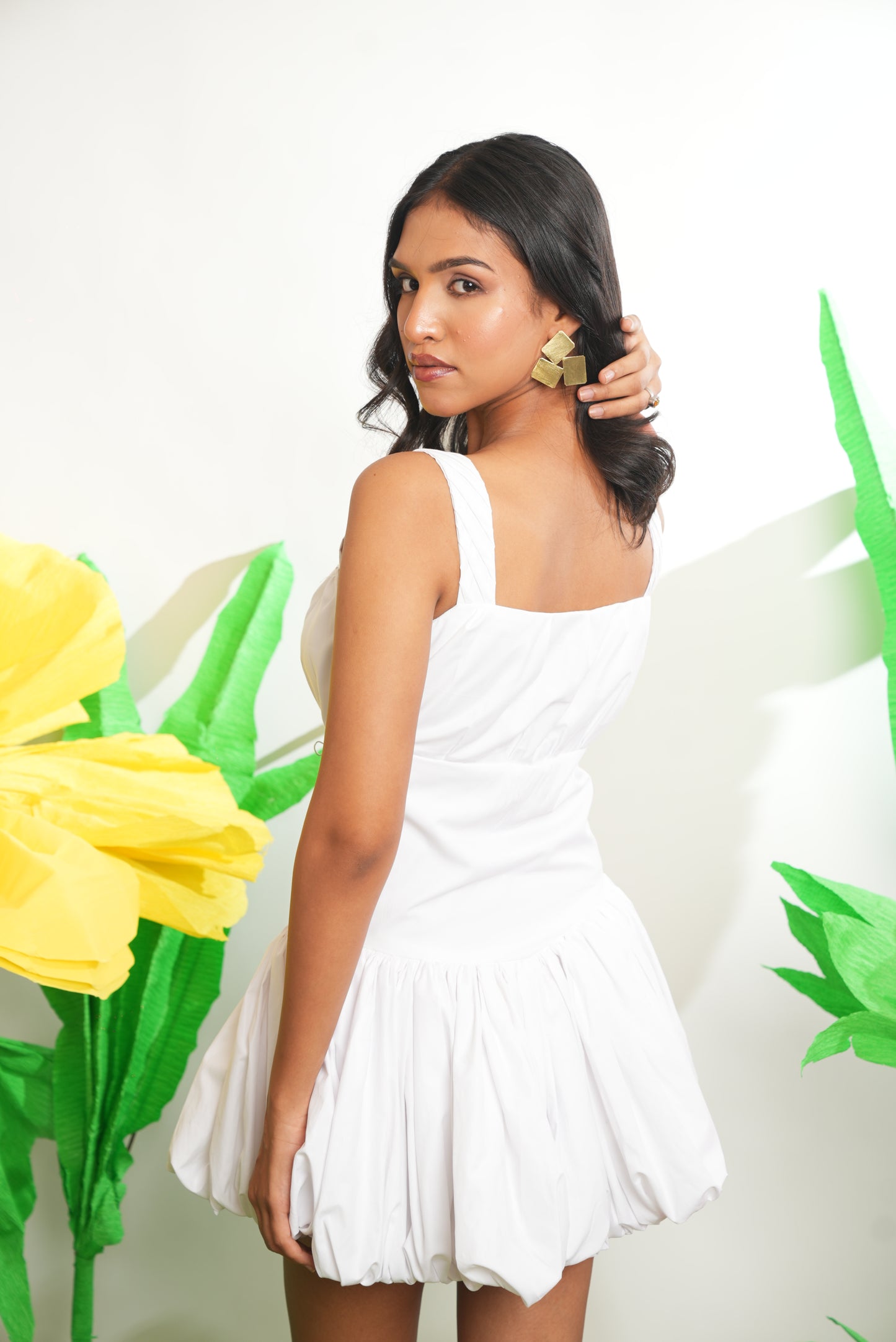 WHITE VOLUMINOUS DRESS
