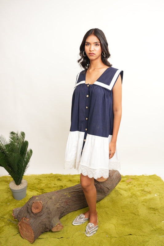 WHITE AND BLUE CONTRAST SHIRT DRESS WITH LACE DETAILING