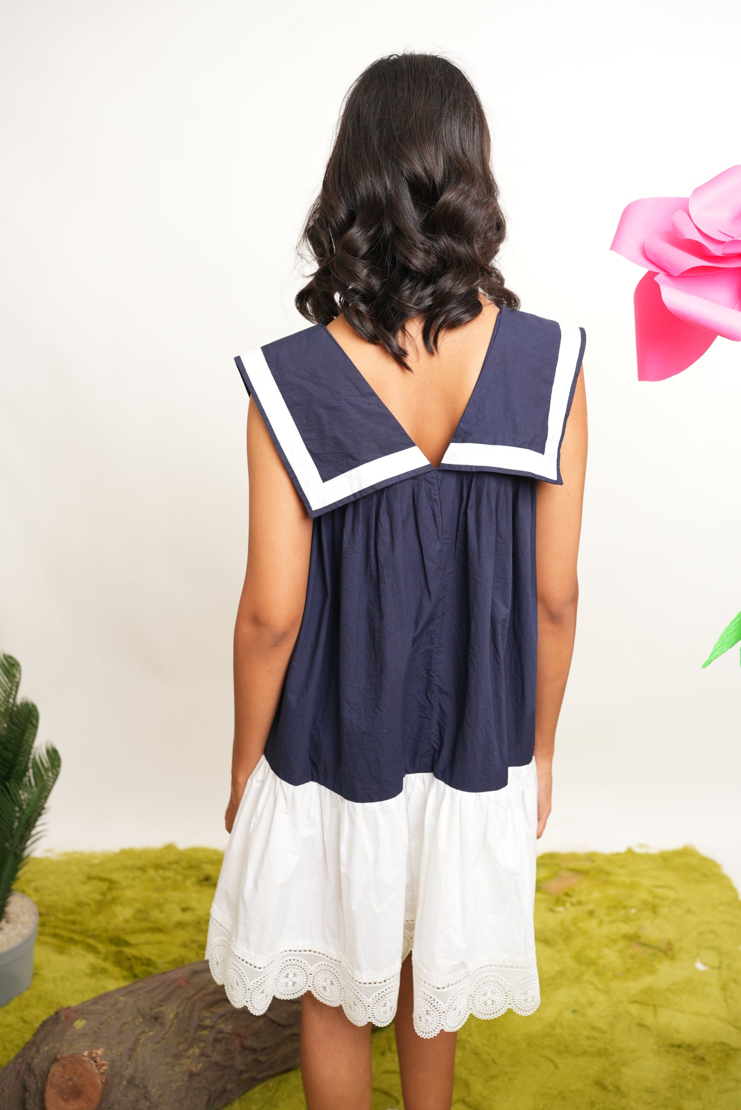 WHITE AND BLUE CONTRAST SHIRT DRESS WITH LACE DETAILING