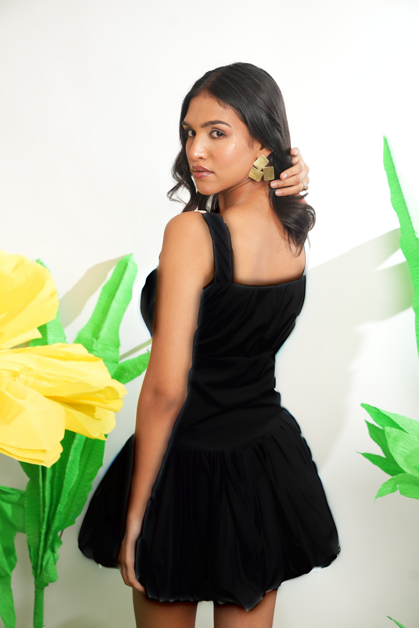 BLACK SHORT VOLUMNIOUS DRESS