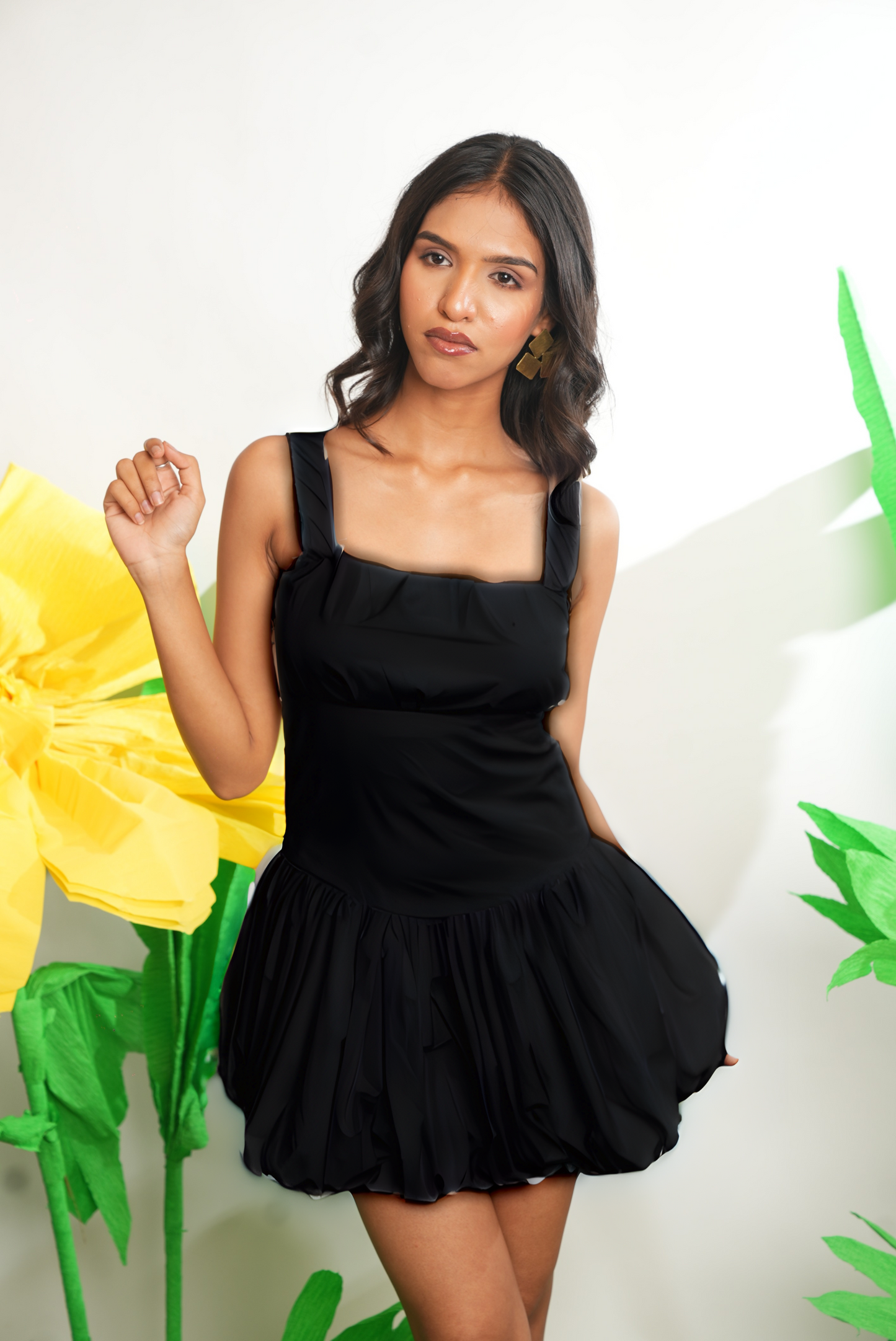 BLACK SHORT VOLUMNIOUS DRESS